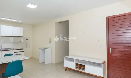 Casa em condomínio fechado com 2 quartos à venda na Rua Dezoito, 376, Olaria, Canoas, 55 m2 por R$ 280.000
