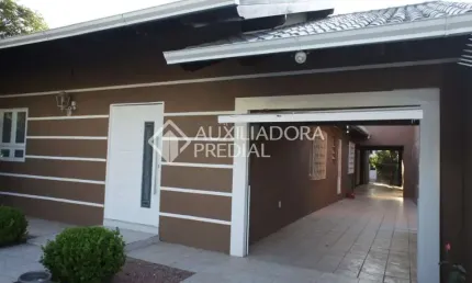 Casa em condomínio fechado com 6 quartos à venda na Rua Quinze de Novembro, 143, Nossa Senhora das Graças, Canoas, 220 m2 por R$ 690.000