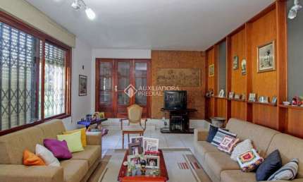 Casa com 3 quartos à venda na Rua Professor Pedro Santa Helena, 556, Jardim do Salso, Porto Alegre, 202 m2 por R$ 800.000