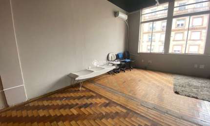 Sala comercial à venda na Avenida Borges de Medeiros, 340, Centro Histórico, Porto Alegre, 55 m2 por R$ 200.000