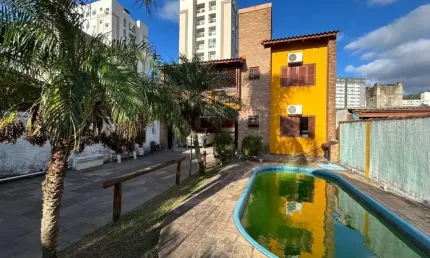 Casa com 2 quartos à venda na Avenida Nilo Ruschel, 43, Morro Santana, Porto Alegre, 350 m2 por R$ 900.000