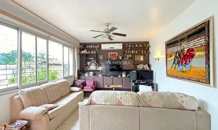Casa com 4 quartos à venda na Rua Esteio, 364, Cavalhada, Porto Alegre, 200 m2 por R$ 700.000