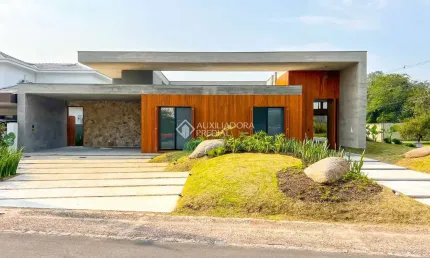 Casa em condomínio fechado com 5 quartos à venda na Avenida Juca Batista, 8000, Chapéu do Sol, Porto Alegre, 389 m2 por R$ 4.450.000