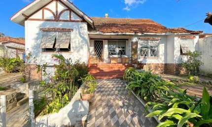 Casa com 3 quartos à venda na Rua Comendador Antônio Fontoura, 213, Cascata, Porto Alegre, 695 m2 por R$ 642.000