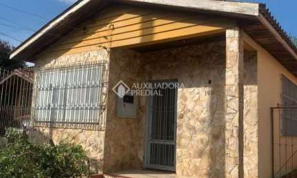 Casa com 2 quartos à venda na Rua Itiberê de Moura, 108, Passo das Pedras, Porto Alegre, 366 m2 por R$ 350.000