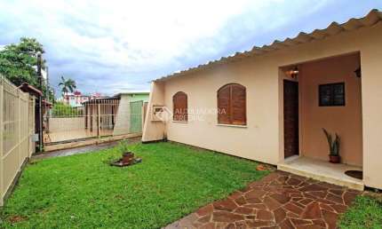 Casa com 3 quartos à venda na Rua Luiz Cézar Leal, 220, Rubem Berta, Porto Alegre, 178 m2 por R$ 330.000