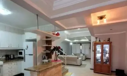 Casa com 3 quartos à venda na Rua Ladislau Neto, 52, Ipanema, Porto Alegre, 251 m2 por R$ 650.000