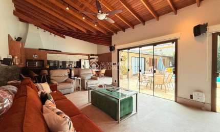 Casa com 5 quartos à venda na Rua Jataí, 563, Cristal, Porto Alegre, 499 m2 por R$ 1.800.000