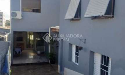 Casa em condomínio fechado com 5 quartos à venda na Rua Monte Alegre, 62, Jardim Floresta, Porto Alegre, 180 m2 por R$ 600.000