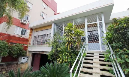 Casa com 4 quartos à venda na avenida benno mentz, 529, vila ipiranga, porto alegre, 290 m2 por r$ 1.995.000