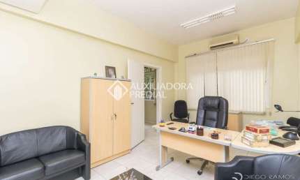 Sala comercial à venda na Avenida Wenceslau Escobar, 3100, Cristal, Porto Alegre, 189 m2 por R$ 450.000