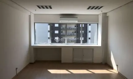 Sala comercial à venda na Avenida Ipiranga Sala, 7464, Jardim do Salso, Porto Alegre, 34 m2 por R$ 199.000