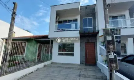 Casa com 2 quartos à venda na Avenida Nossa Senhora de Guadalupe, 1025, Hípica, Porto Alegre, 100 m2 por R$ 448.900