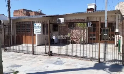 Casa com 3 quartos à venda na Acesso Bonar Figueiro, 2284, Restinga, Porto Alegre, 121 m2 por R$ 260.000