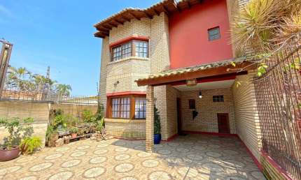 Casa com 3 quartos à venda na Rua Jacundá, 641, Guarujá, Porto Alegre, 155 m2 por R$ 598.000