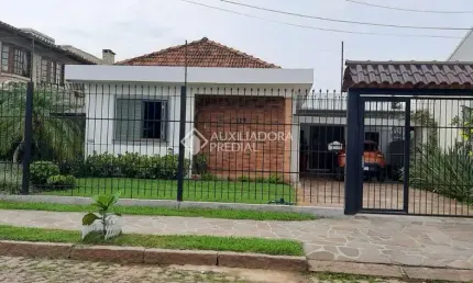 Casa com 3 quartos à venda na Rua Jacipuia, 317, Guarujá, Porto Alegre, 271 m2 por R$ 721.000