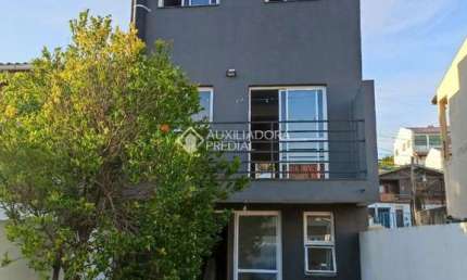 Casa com 3 quartos à venda na Rua Antônio Josephino Perrone, 79, Espírito Santo, Porto Alegre, 142 m2 por R$ 550.000
