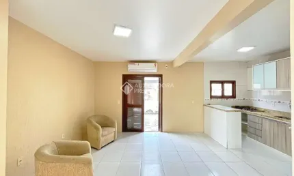 Casa com 2 quartos à venda na Rua Elmo Born, 10, Hípica, Porto Alegre, 74 m2 por R$ 340.000