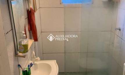 Casa com 2 quartos à venda na Manoel Borba Gato, 21, Lomba do Pinheiro, Porto Alegre, 100 m2 por R$ 180.000