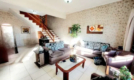 Casa com 3 quartos à venda na Rua Jacundá, 670, Guarujá, Porto Alegre, 252 m2 por R$ 500.000
