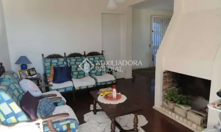 Casa com 4 quartos à venda na Rua Tristão de Alencar, 181, Primavera, Novo Hamburgo, 210 m2 por R$ 630.000