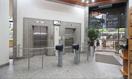 Sala comercial à venda na avenida carlos gomes, 281, petrópolis, porto alegre, 46 m2 por r$ 340.000