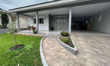 Casa com 3 quartos à venda na Rua Osvaldo Aranha, 601, Floresta, Estância Velha, 190 m2 por R$ 560.000