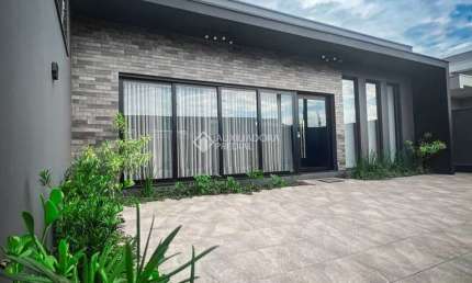 Casa com 3 quartos à venda na Poços de Caldas, 91, Oeste, Sapiranga, 270 m2 por R$ 1.300.000
