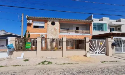 Casa com 3 quartos à venda na CASTRO ALVES, 497, Centro, Tramandaí, 270 m2 por R$ 800.000
