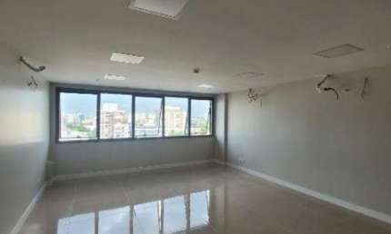 Sala comercial à venda na Avenida Assis Brasil, 2827, Passo da Areia, Porto Alegre, 46 m2 por R$ 590.000
