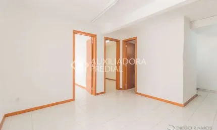 Apartamento com 2 quartos à venda na Avenida Edu Las-Casas, 745, Rubem Berta, Porto Alegre, 40 m2 por R$ 200.000