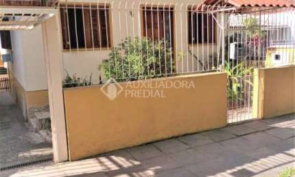 Casa com 3 quartos à venda na Avenida Frei Henrique de Coimbra, 96, Vila Ipiranga, Porto Alegre, 200 m2 por R$ 630.000