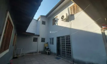Casa com 2 quartos à venda na Avenida Orleaes, 840, Guarujá, Porto Alegre, 120 m2 por R$ 400.000