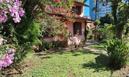 Casa com 4 quartos à venda na rua itapitocaí, 725, cristal, porto alegre, 365 m2 por r$ 1.599.000