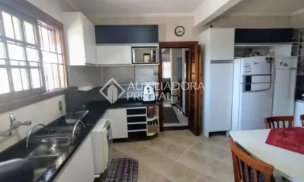 Casa em condomínio fechado com 4 quartos à venda na Avenida Teresópolis, 2122, Teresópolis, Porto Alegre, 360 m2 por R$ 880.000