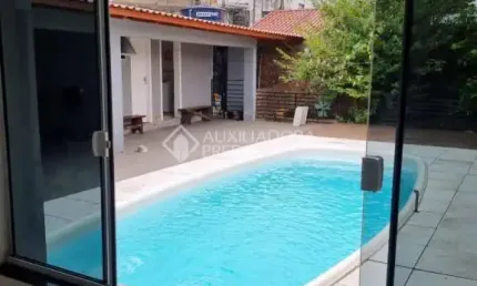 Casa com 3 quartos à venda na Rua Olegário Dias Maciel, 78, Espírito Santo, Porto Alegre, 217 m2 por R$ 685.000