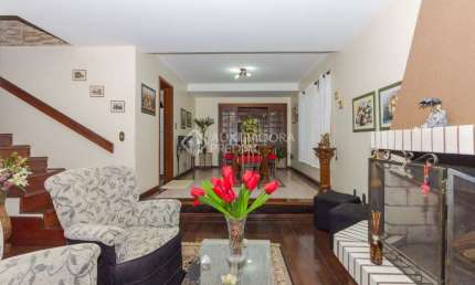 Casa com 4 quartos à venda na Rua Ari Peixoto Martins, 190, Espírito Santo, Porto Alegre, 258 m2 por R$ 840.000