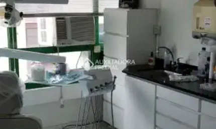 Sala comercial à venda na Avenida Protásio Alves, 2599, Rio Branco, Porto Alegre, 29 m2 por R$ 285.000