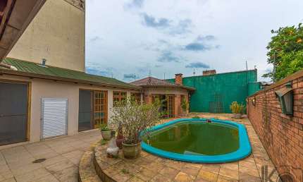 Casa com 6 quartos à venda na Rua Santa Flora, 882, Nonoai, Porto Alegre, 239 m2 por R$ 810.000