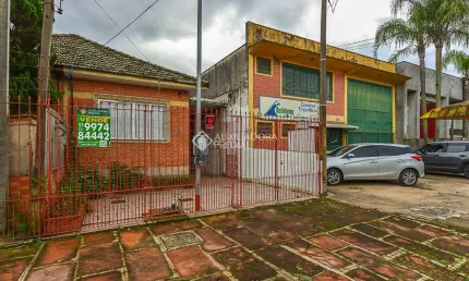Casa com 2 quartos à venda na Rua Ângelo Dourado, 346, Anchieta, Porto Alegre, 250 m2 por R$ 300.000