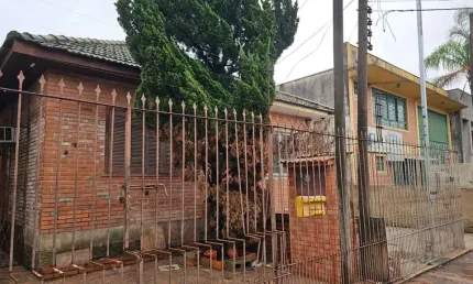 Casa com 2 quartos à venda na Rua Ângelo Dourado, 344, Anchieta, Porto Alegre, 250 m2 por R$ 600.000