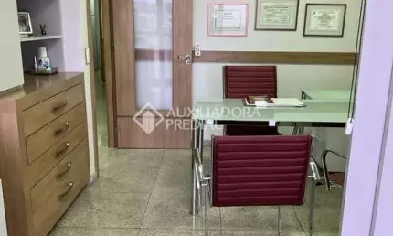 Sala comercial à venda na Rua Felipe Camarão, 690, Rio Branco, Porto Alegre, 90 m2 por R$ 550.000
