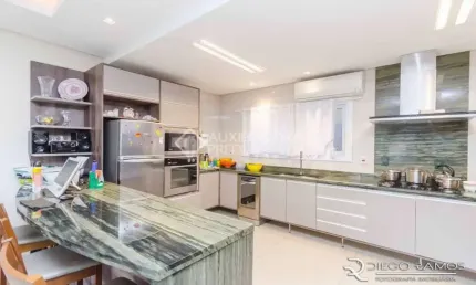 Casa em condomínio fechado com 4 quartos à venda na rua doutor campos velho, 1245, cristal, porto alegre, 332 m2 por r$ 1.300.000