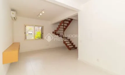Casa em condomínio fechado com 3 quartos à venda na rua upamaroti, 100, cristal, porto alegre, 139 m2 por r$ 680.000