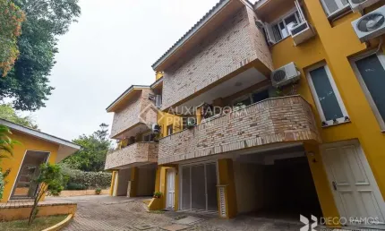 Casa em condomínio fechado com 3 quartos à venda na Rua Almirante Câmara, 262, Tristeza, Porto Alegre, 159 m2 por R$ 680.000