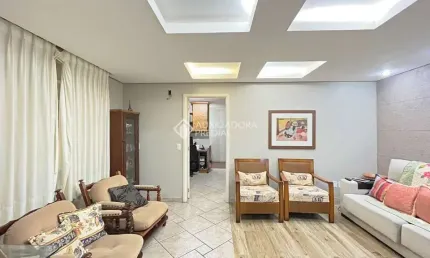 Casa com 4 quartos à venda na travessa escobar, 409, camaquã, porto alegre, 409 m2 por r$ 1.970.000