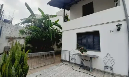 Casa com 3 quartos à venda na rua barão de cerro largo, 34, menino deus, porto alegre, 300 m2 por r$ 1.600.000
