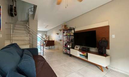 Casa em condomínio fechado com 4 quartos à venda na Rua Doutor Sérgio de Figueiredo, 278, Guarujá, Porto Alegre, 118 m2 por R$ 439.000