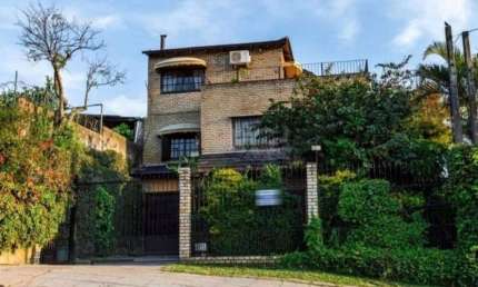 Casa com 3 quartos à venda na Rua Arapei, 325, Cristal, Porto Alegre, 232 m2 por R$ 720.000