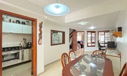 Casa com 4 quartos à venda na Rua Carlos Frederico Albers, 30, Espírito Santo, Porto Alegre, 191 m2 por R$ 640.000